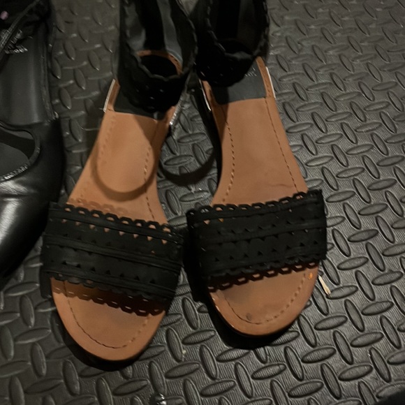 Flats (3) - Picture 2 of 4